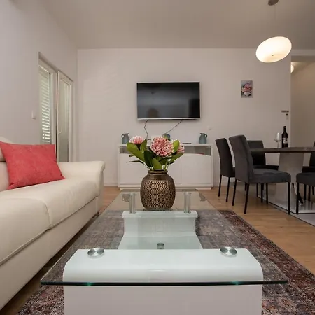 Katicic Apartament *